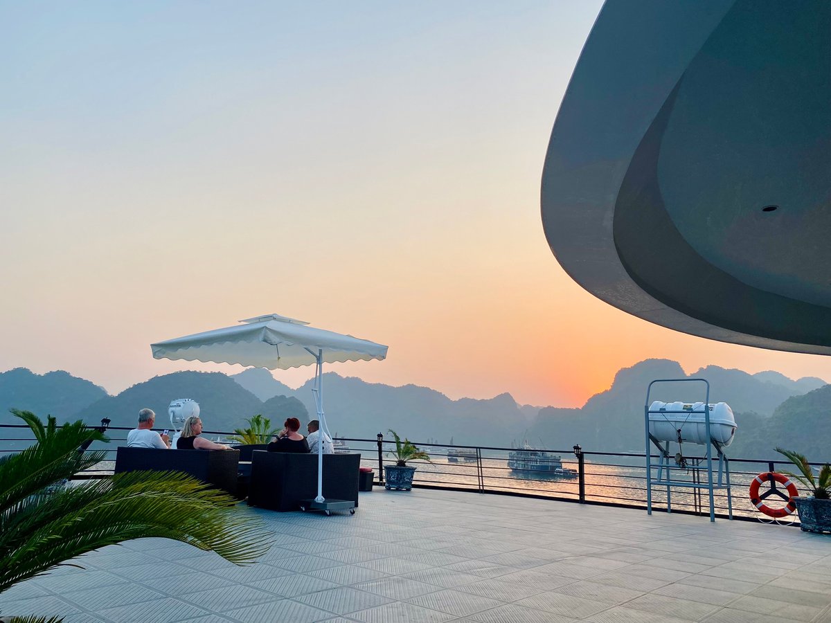 Velar Of The Seas Lan Ha Bay